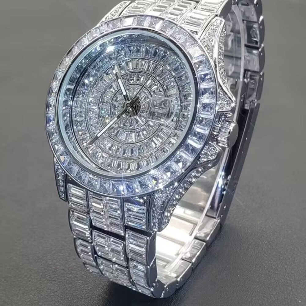 Sparkling Rhinestone-Encrusted Quartz Watch with Luminous Dial